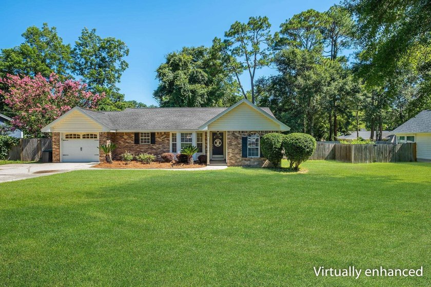 Beautiful, move-in ready NE home with a POOL! Open concept - photo 2