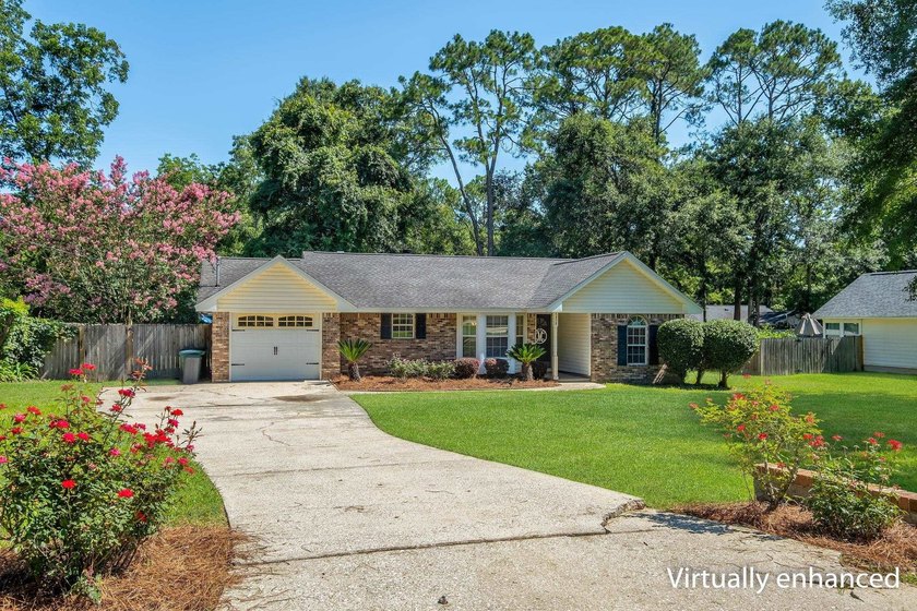 Beautiful, move-in ready NE home with a POOL! Open concept - photo 4