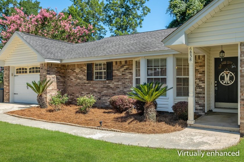 Beautiful, move-in ready NE home with a POOL! Open concept - photo 8
