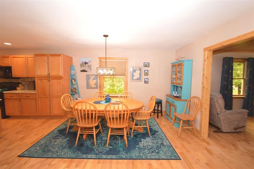 Welcome home to the tranquility of Earl Street! Set on a one - photo 15