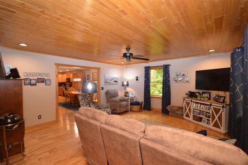 Welcome home to the tranquility of Earl Street! Set on a one - photo 17