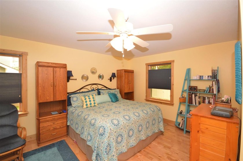 Welcome home to the tranquility of Earl Street! Set on a one - photo 26