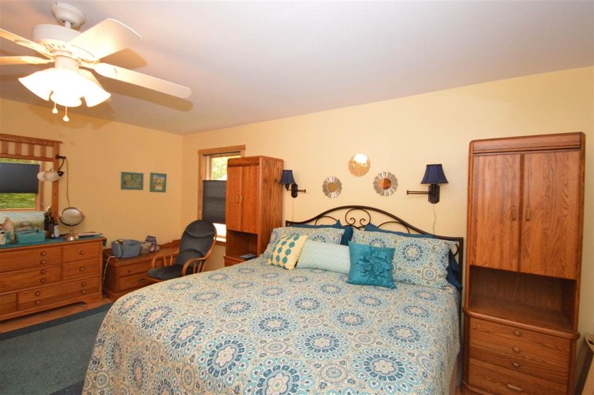 Welcome home to the tranquility of Earl Street! Set on a one - photo 27