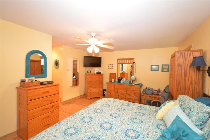 Welcome home to the tranquility of Earl Street! Set on a one - photo 28