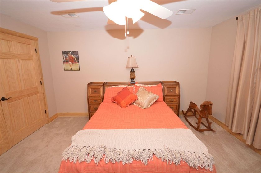 Welcome home to the tranquility of Earl Street! Set on a one - photo 33