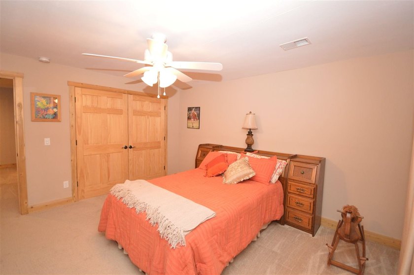 Welcome home to the tranquility of Earl Street! Set on a one - photo 34