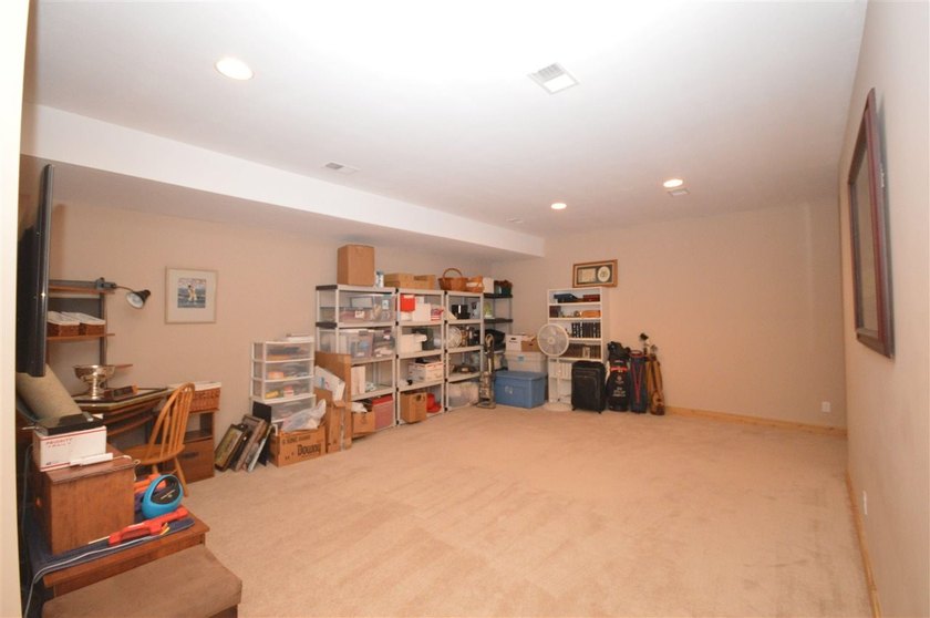 Welcome home to the tranquility of Earl Street! Set on a one - photo 35