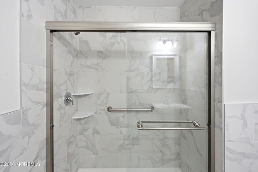 Welcome to this nicely maintained 2-bedroom, 2-bath Lakeview - photo 13