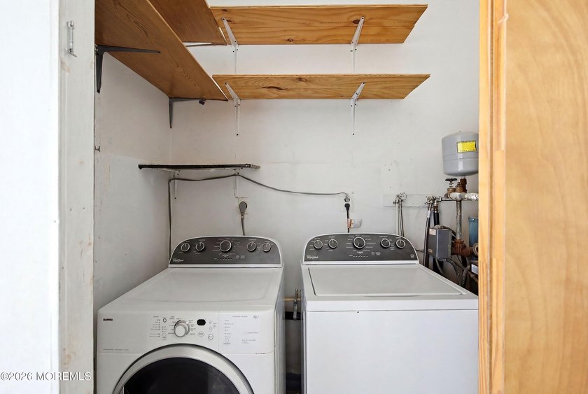 Welcome to this nicely maintained 2-bedroom, 2-bath Lakeview - photo 14