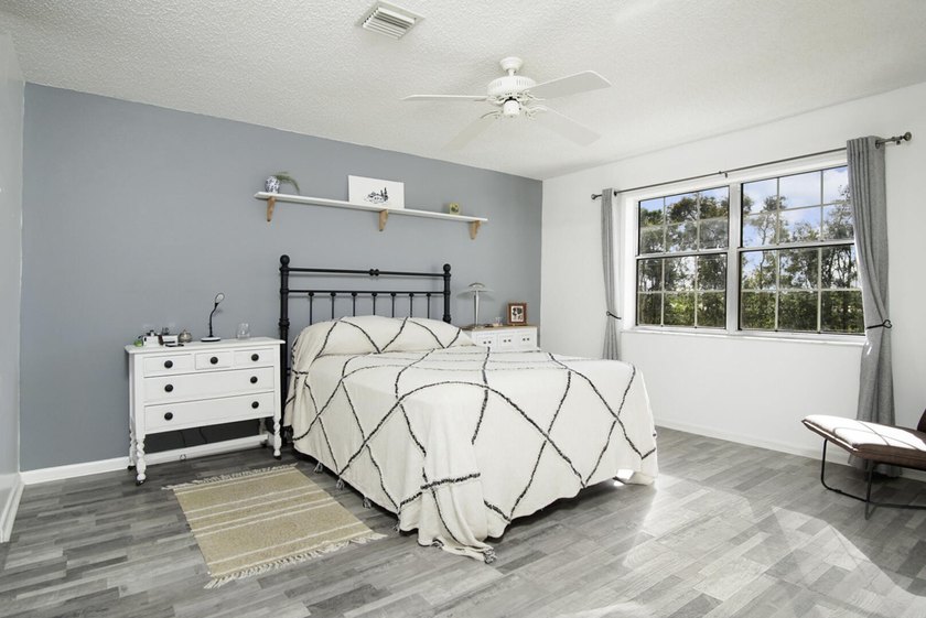 Beautifully updated 2-bedroom, 2-bath second-floor condo located - photo 18