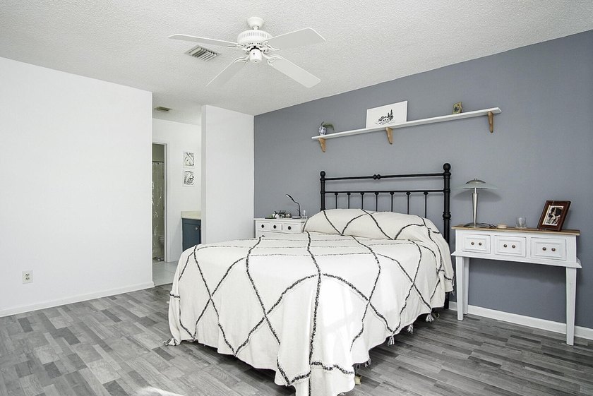 Beautifully updated 2-bedroom, 2-bath second-floor condo located - photo 19