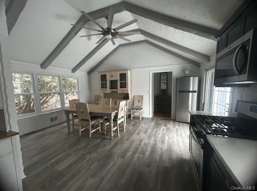 Tucked away on a private .72-acre flag lot, this cozy 2-bedroom - photo 9
