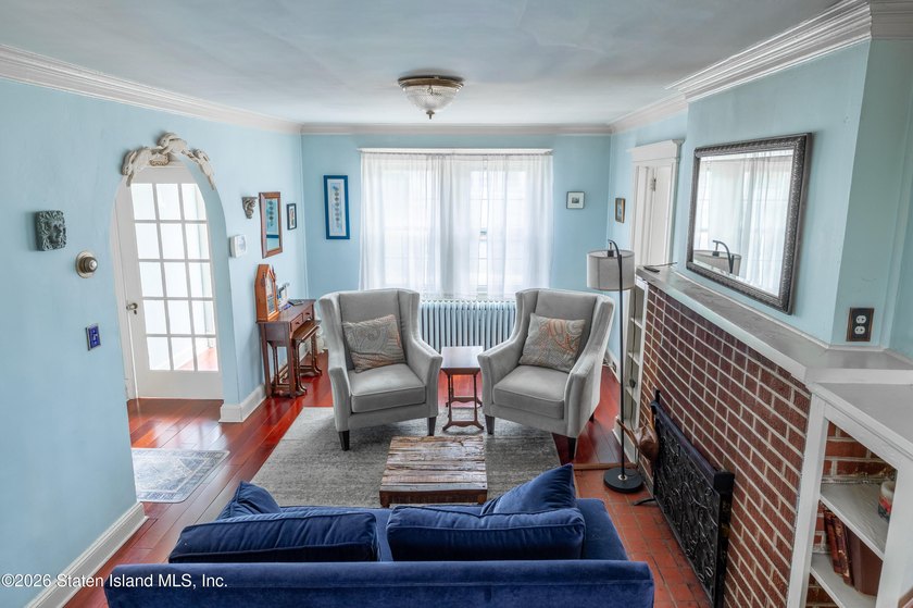 Charming and sun-filled, this 3-bedroom, 2-bath, 1,528 sq ft - photo 5