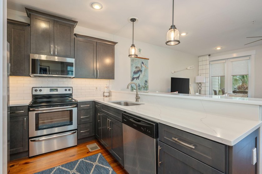 THE PERFECT BEACH CONDO, PRICE IMPROVEMENT! Located in the heart - photo 4