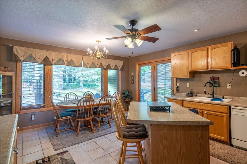 Beautiful home on Lake LaVerne WHERE THE FISHING IS ALWAYS GOOD! - photo 5