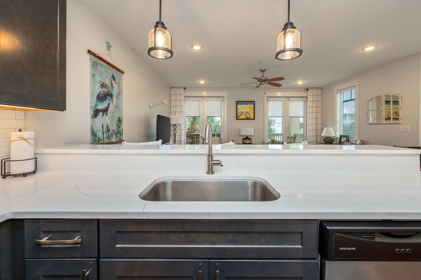 THE PERFECT BEACH CONDO, PRICE IMPROVEMENT! Located in the heart - photo 8