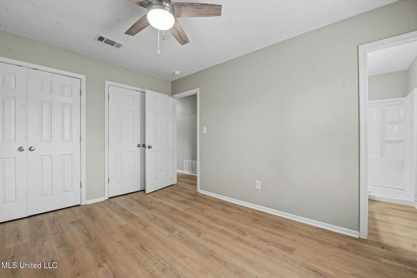 Freshly renovated and move-in ready 3-bedroom, 2-bath home - photo 11