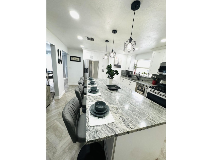 Completely remodeled open concept home in move in condition - photo 11