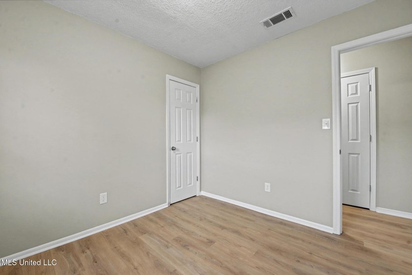 Freshly renovated and move-in ready 3-bedroom, 2-bath home - photo 14