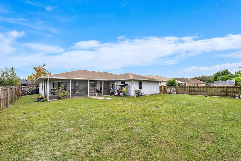 Explore the potential of this well-appointed home at 622 - photo 14
