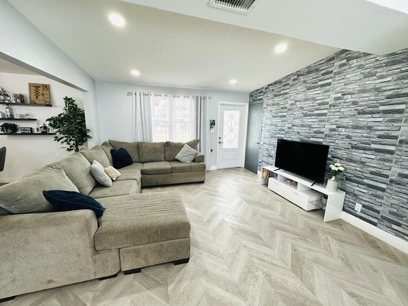Completely remodeled open concept home in move in condition - photo 20