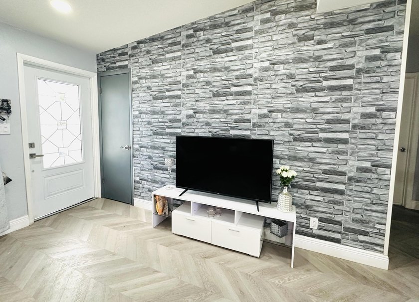 Completely remodeled open concept home in move in condition - photo 21