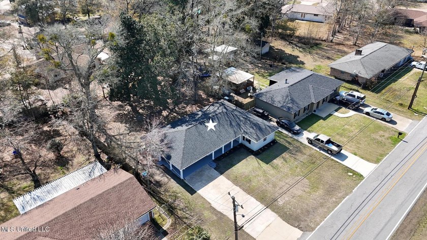 Freshly renovated and move-in ready 3-bedroom, 2-bath home - photo 22