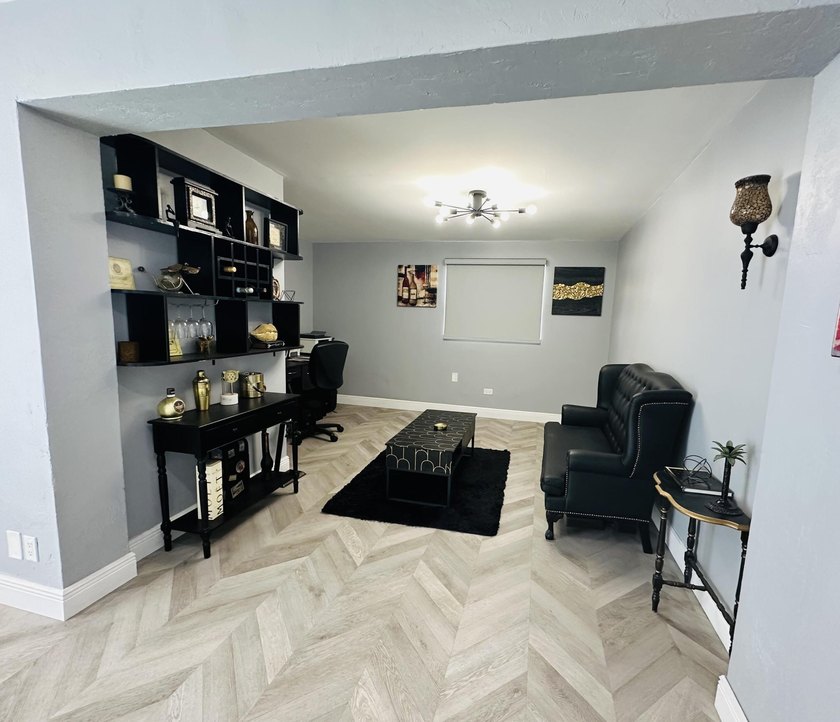Completely remodeled open concept home in move in condition - photo 28