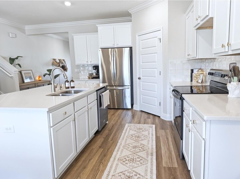 Welcome to your dream home, perfectly situated on an interior - photo 10
