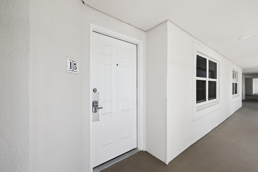 Located on the third floor, overlooking the 9th hole on The - photo 4
