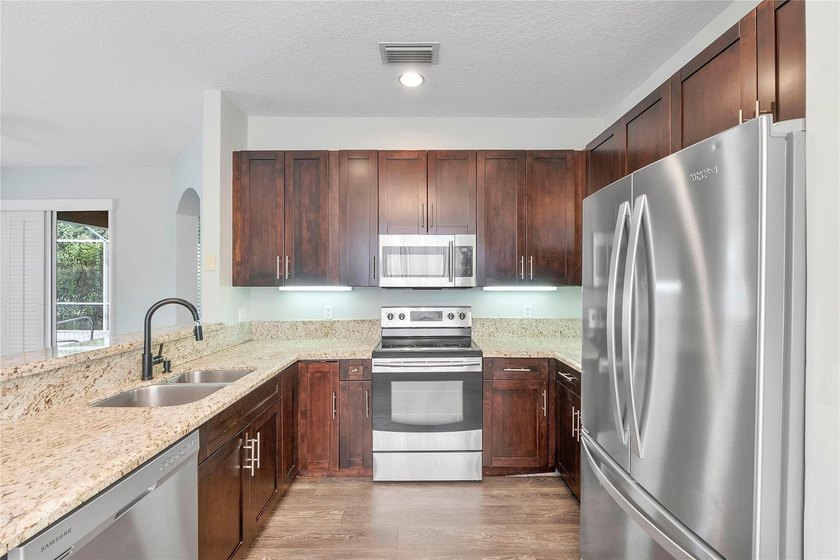 Absolutely stunning 5-bedroom, 3.5-bath home located in The - photo 20