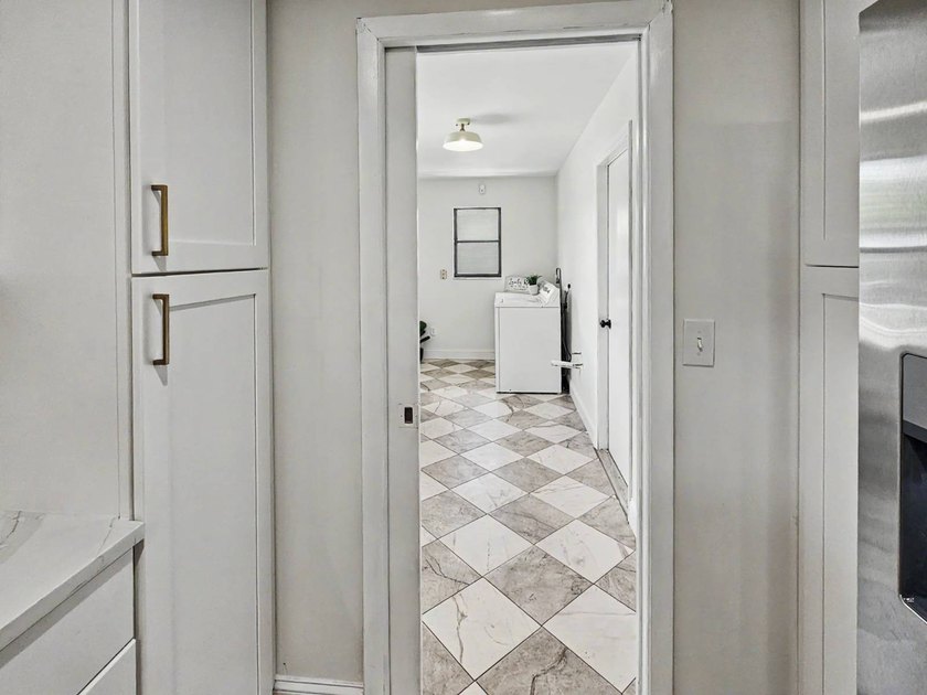 Fully renovated with NEW kitchen, 2 Bonus Rooms, and over 10,000 - photo 22