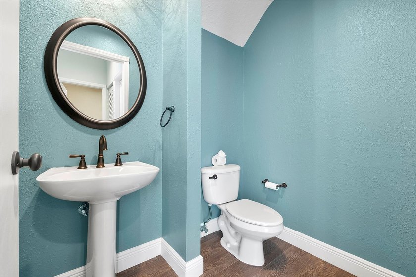 Absolutely stunning 5-bedroom, 3.5-bath home located in The - photo 23