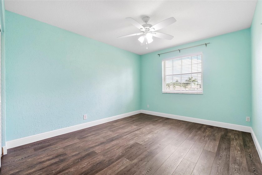 Absolutely stunning 5-bedroom, 3.5-bath home located in The - photo 41