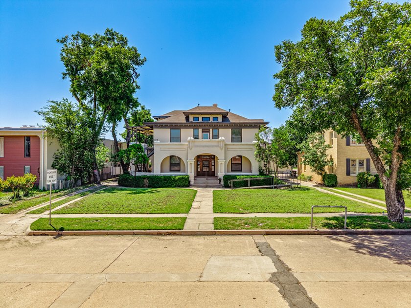 Historic Downtown Investment Opportunity showcasing timeless - photo 2