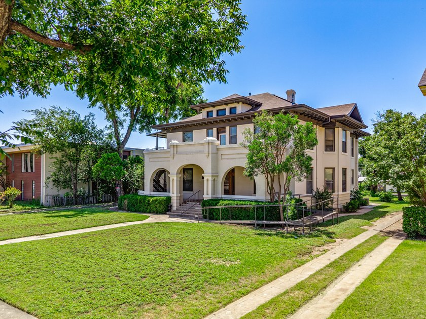 Historic Downtown Investment Opportunity showcasing timeless - photo 3