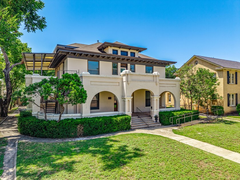 Historic Downtown Investment Opportunity showcasing timeless - photo 4