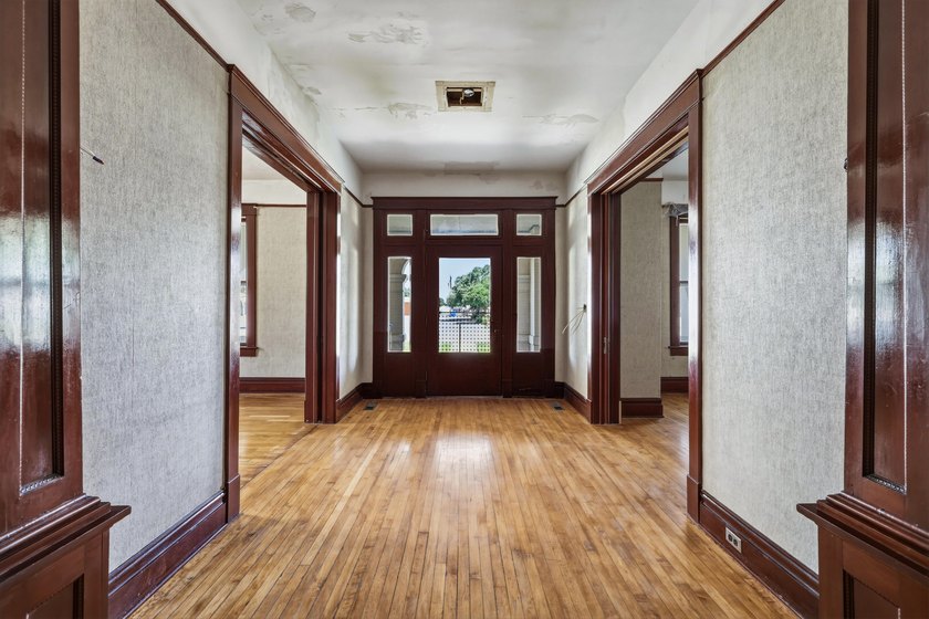 Historic Downtown Investment Opportunity showcasing timeless - photo 10