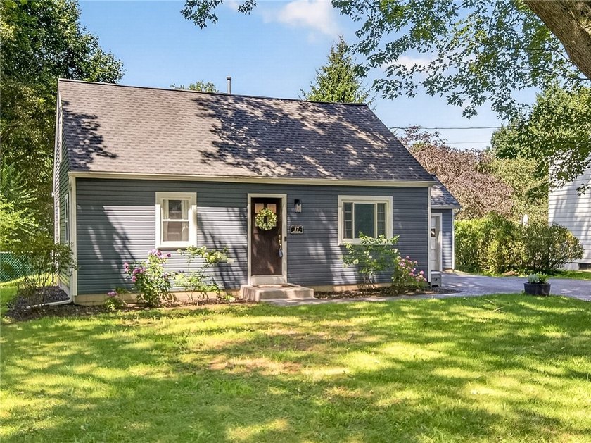 Welcome to 17 Fenton Rd! 4 bedrooms on a picturesque lot, room - photo 4