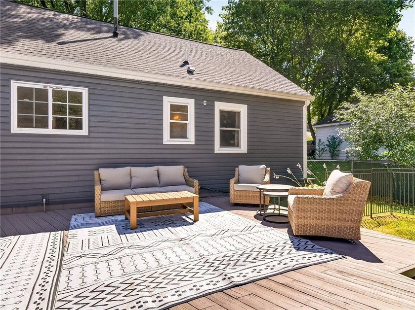 Welcome to 17 Fenton Rd! 4 bedrooms on a picturesque lot, room - photo 8