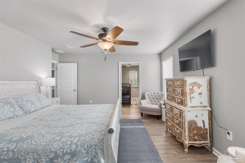 Welcome to this beautifully maintained 4-bedroom, 2.5 -bath home - photo 22