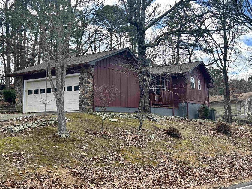 Great little 2 bedroom with over 1100 SF of space and a large - photo 3