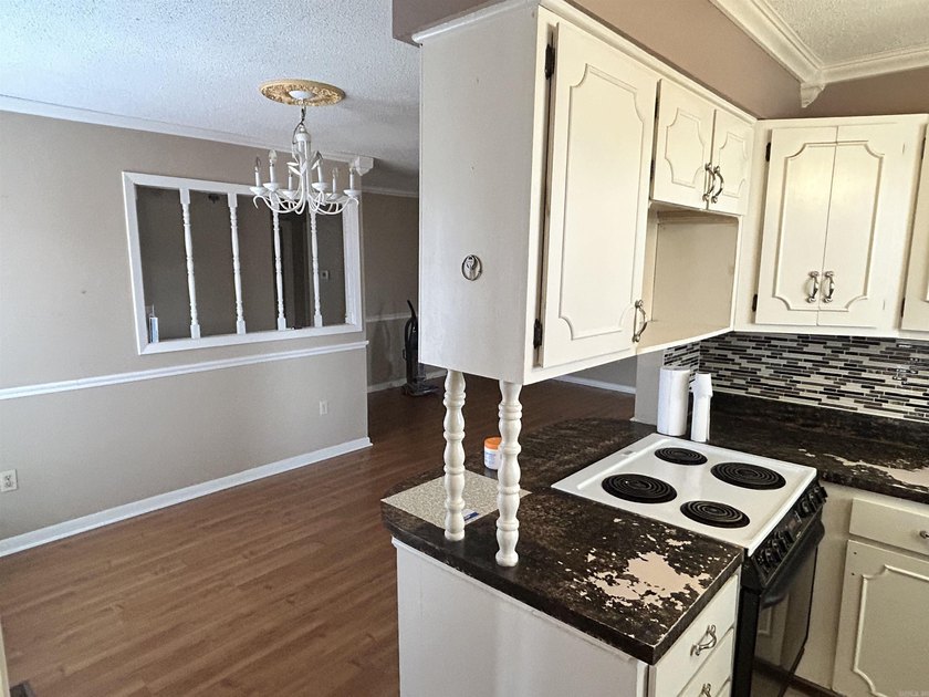 Great little 2 bedroom with over 1100 SF of space and a large - photo 5
