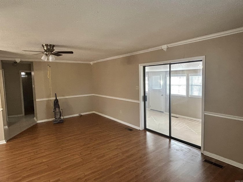 Great little 2 bedroom with over 1100 SF of space and a large - photo 8