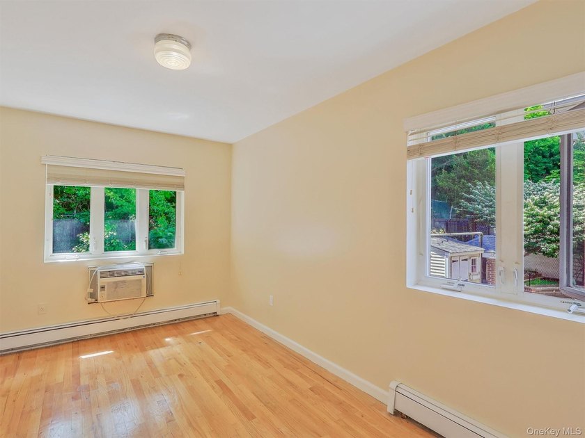 3 Family building for sale in prime Jamaica Estates with 2 - photo 4
