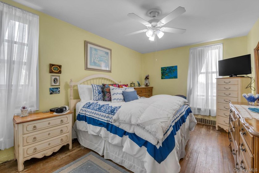 Welcome to this bright and sunny 2-bedroom, 1-bathroom coop - photo 11