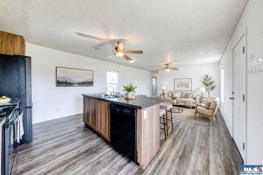 Enjoy the mountain views from this easy-living 2015 single-wide - photo 15