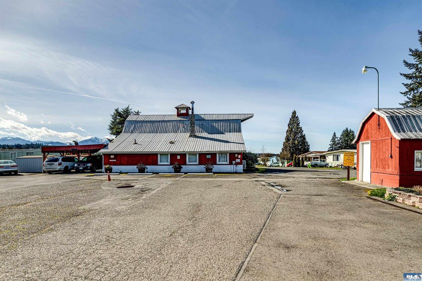 Enjoy the mountain views from this easy-living 2015 single-wide - photo 33