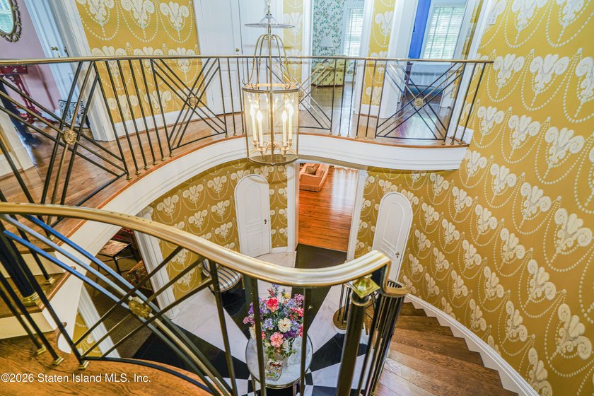 Nestled in prestigious Grymes Hill, this timeless residence is - photo 4