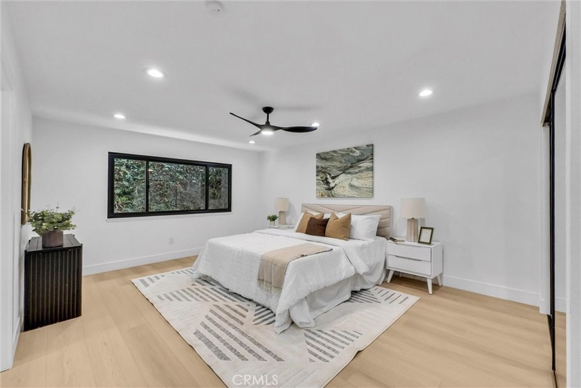 Beautifully remodeled 5-bedroom home with a sought-after - photo 22